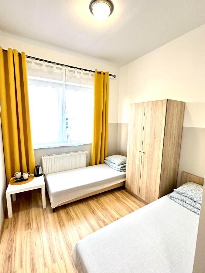 Orzelek Hostel Гниежно Екстериор снимка