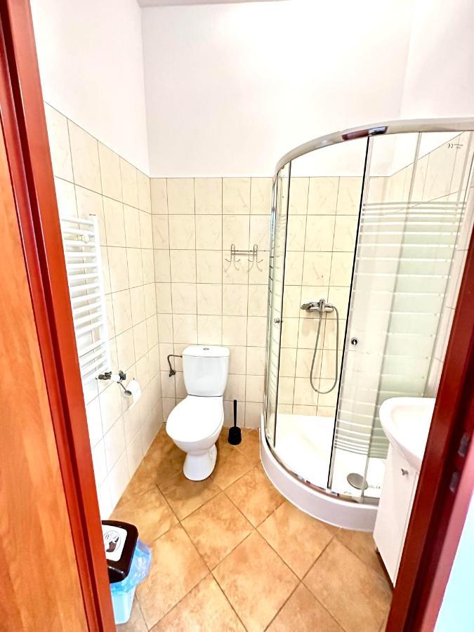 Orzelek Hostel Гниежно Екстериор снимка