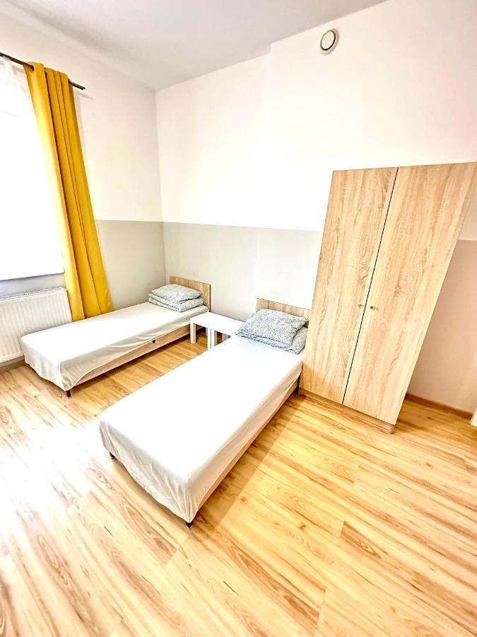 Orzelek Hostel Гниежно Екстериор снимка